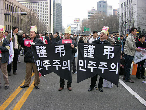 3월 20일 , 집회가 거듭되면서 시민들은 다양한 내용과 방식으로 자신들의 의지를 표현했다. 